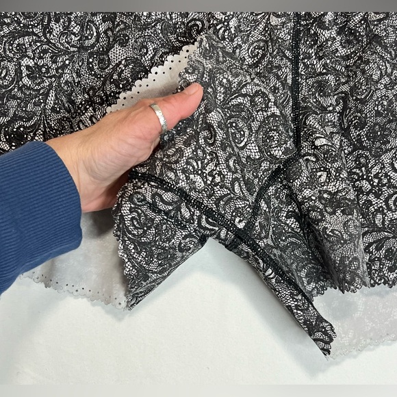 Lululemon Hit It Short 3.5” Lightweight Lace Activewear Running Yoga Fitness Gym - Picture 6 of 12